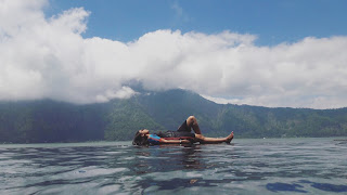 Sensasi Mandi Air Panas Dengan View Gunung dan Danau Batur