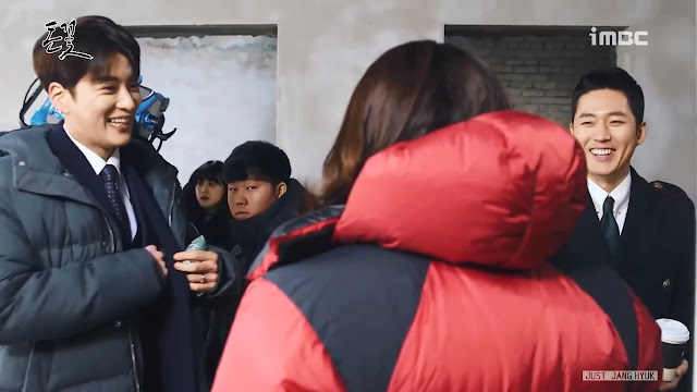 배우들한테 인솔교사가 필요하다는 드라마 감독님.jpg | 인스티즈