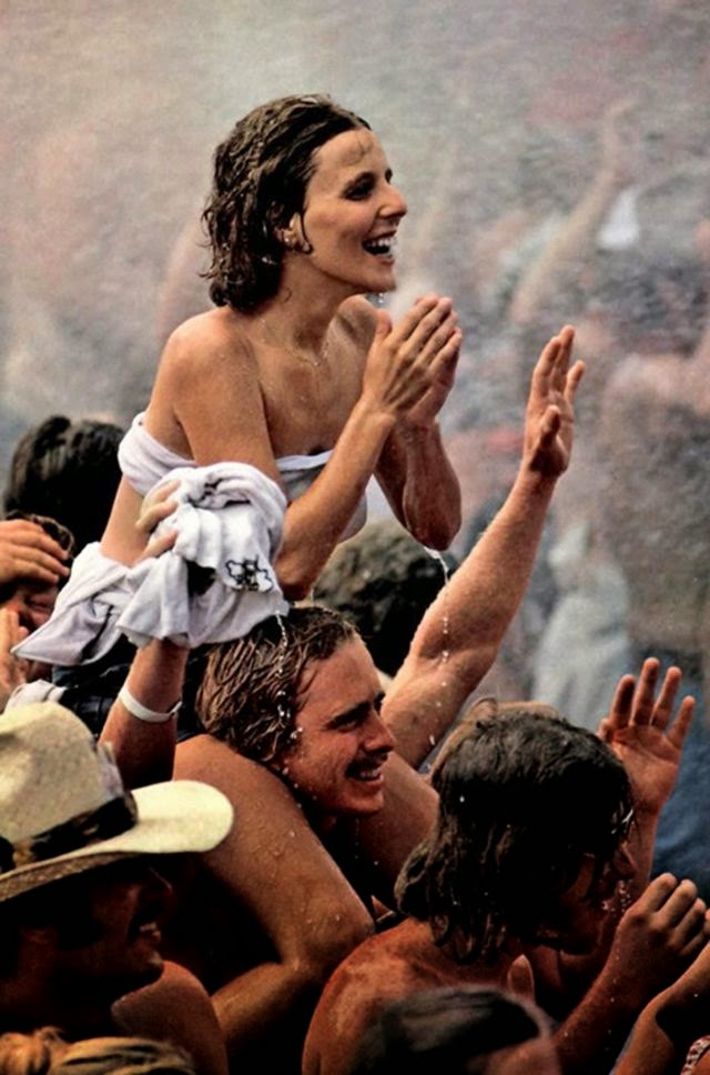 girls of woodstock the best beauty and style moments from casual christmas dress