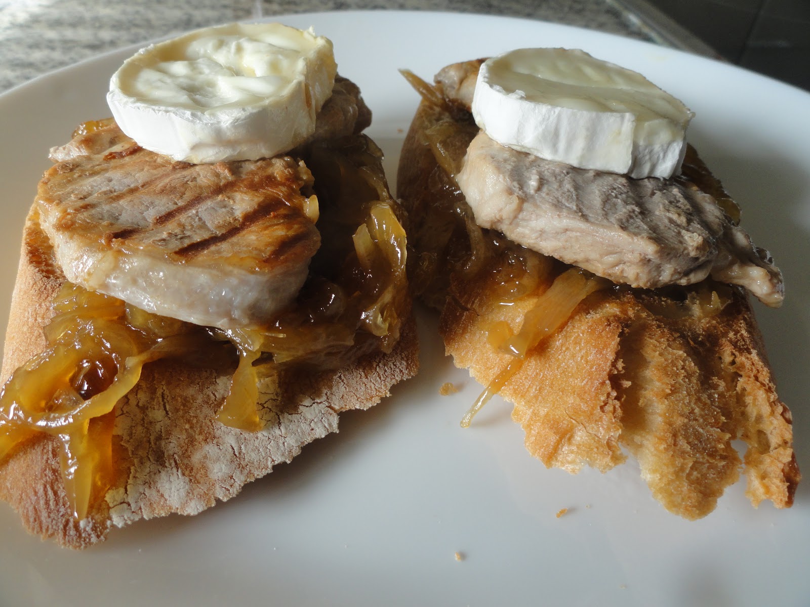 Mari Recetas Solomillo con cebolla caramelizada y queso de cabra