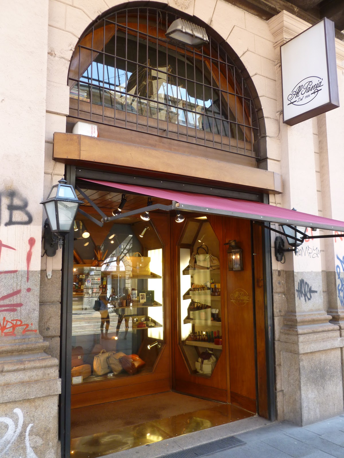 PIPE GAZETTE, pour les fumeurs de pipe > PIPES LES ADRESSES À MILAN