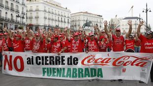 Los trabajadores despedidos temen que Coca-Cola convierta la planta de Fuenlabrada en un almacén