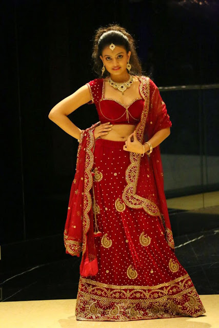 Actress Nikitha Narayan Navel Show Photos