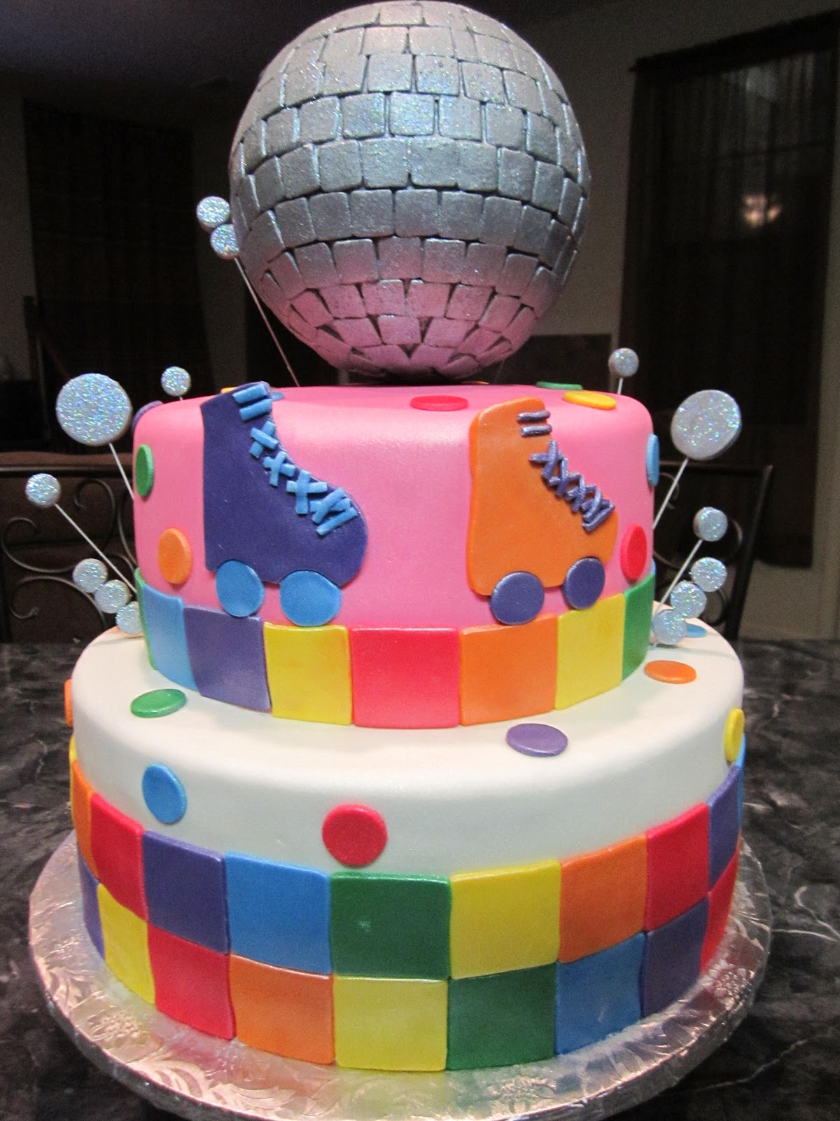 MyMoniCakes Roller Skate Disco Ball Cake
