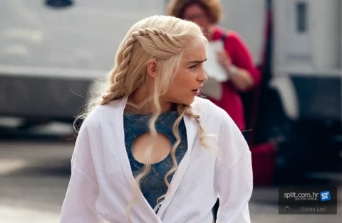 DAENERYS TARGARYEN (EMILIA CLARKE)