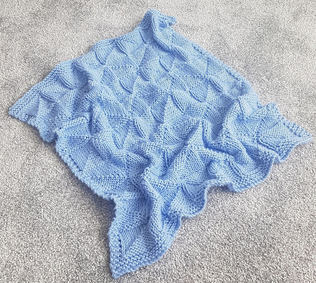 Check out this cute and easy geometric knitted baby blanket