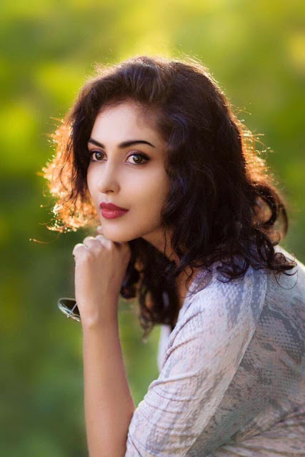 bollywood actress madhu shalini new hot photo photo-pic-in-hd bollywood actress madhu shalini new hot photo photo-pic-in-hd