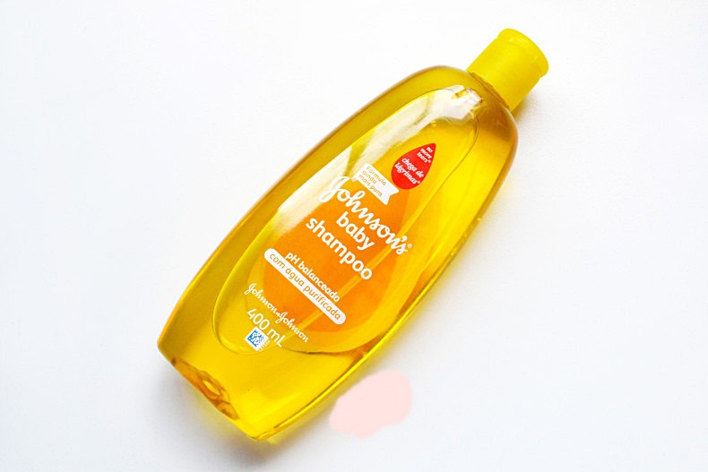 Shampoo Johnson’s Baby, usando como facial.