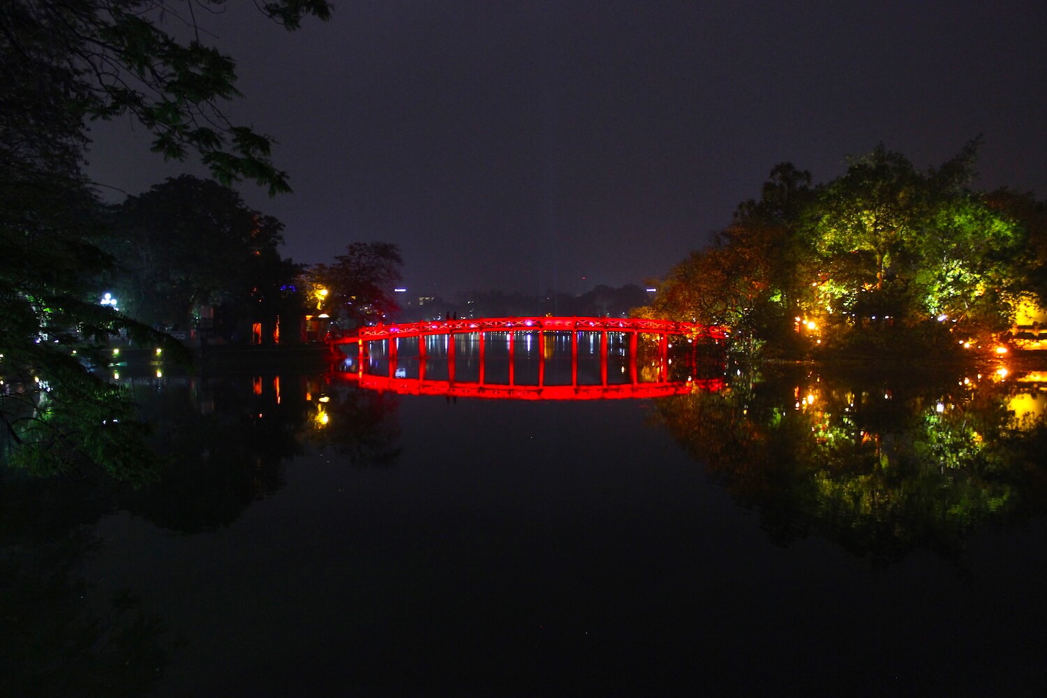 hoan kiem lake the huc bridge