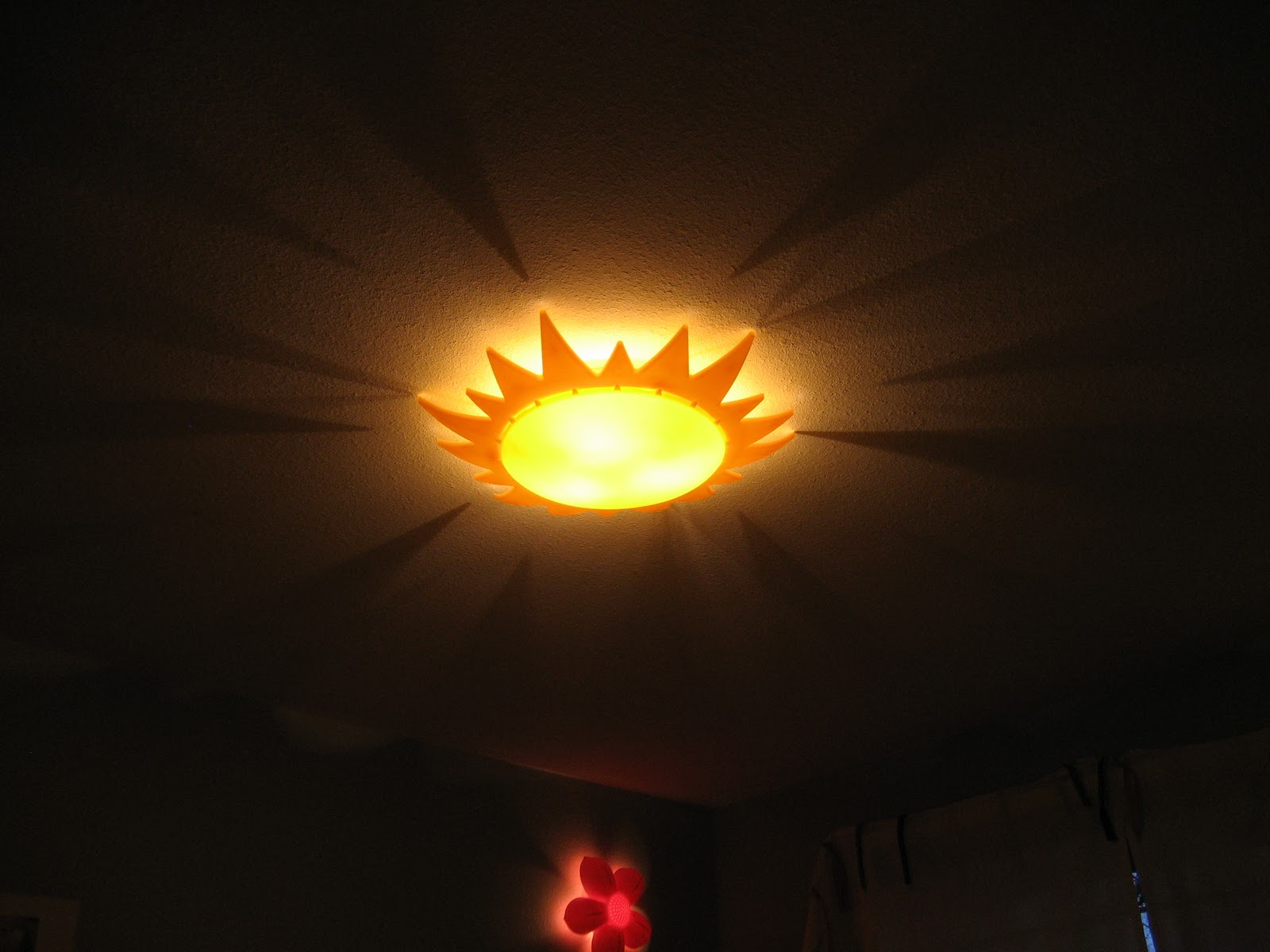 Здесь под желтым солнцем ламп. Лампа солнце. Люстра солнце. Светильник икея солнце. Люстра солнце с лучами.