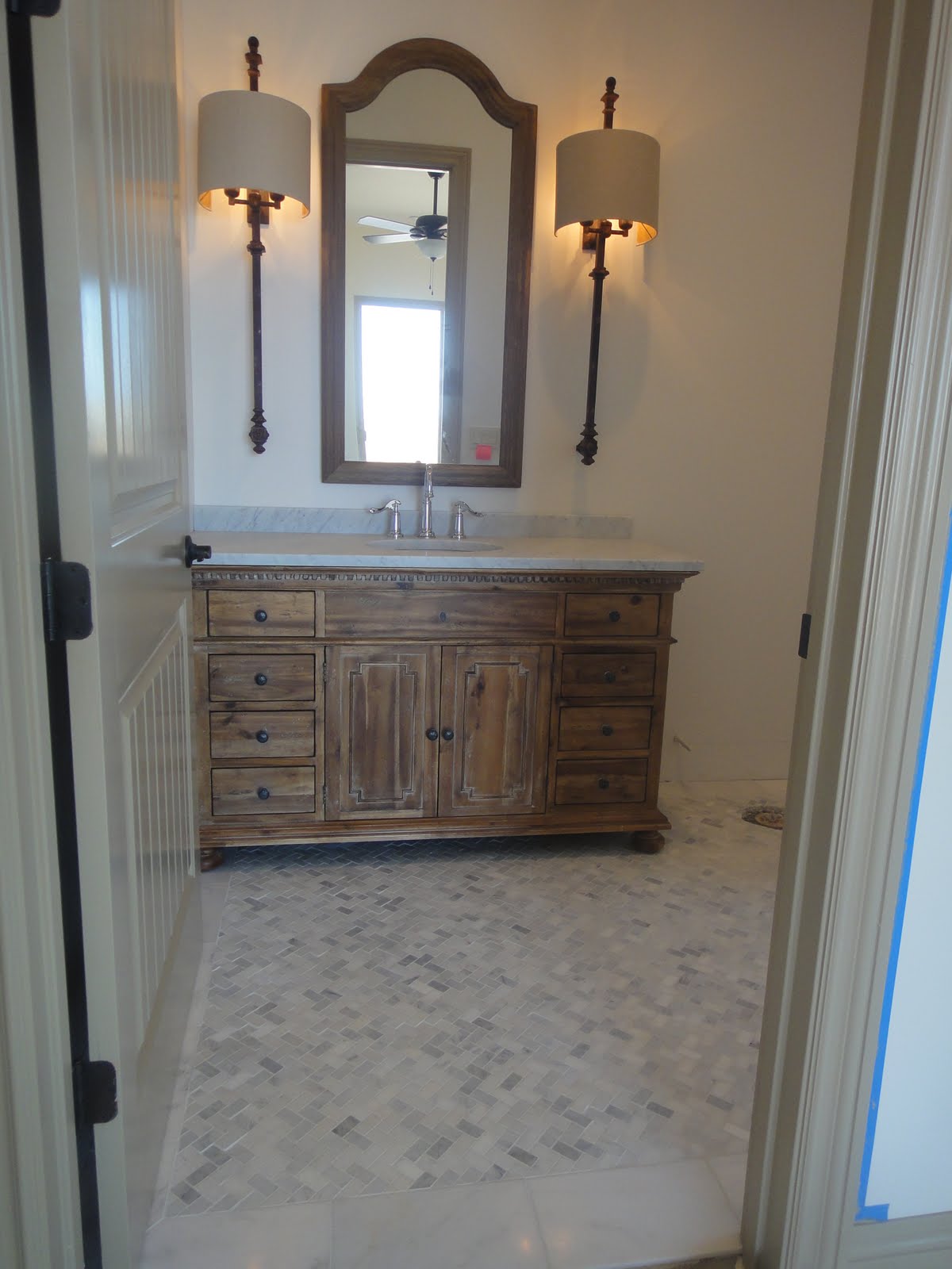 Antique Style: Bathroom Inspiration