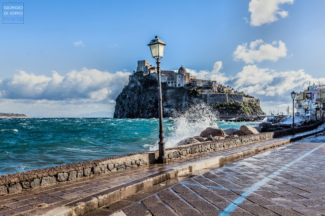 Epifania Ischia 2017, Vento e Gelo a Ischia, Foto Ischia, Castello Aragonese Ischia, Vesuvio innevato, Vesuvio visto da Ischia, Spiaggia dei Pescatori,