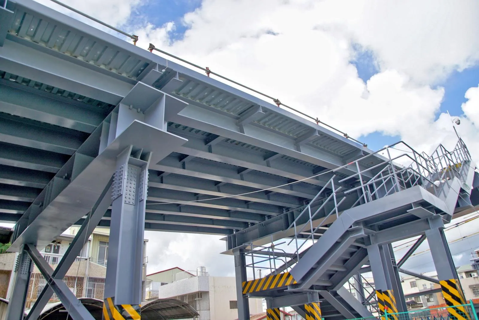 長榮地下道新建鋼便橋預估10月完工通車｜只開放8.5噸以下車輛與機慢車通行