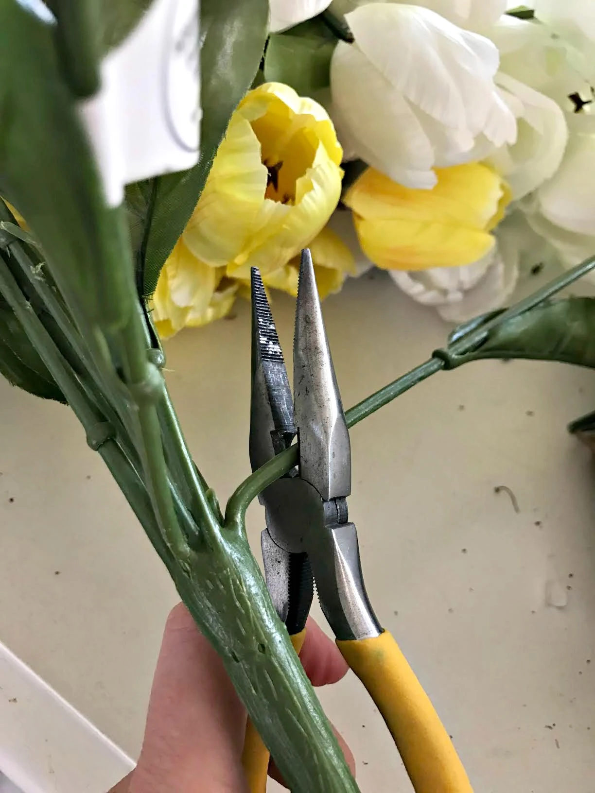 How to cut fake flowers