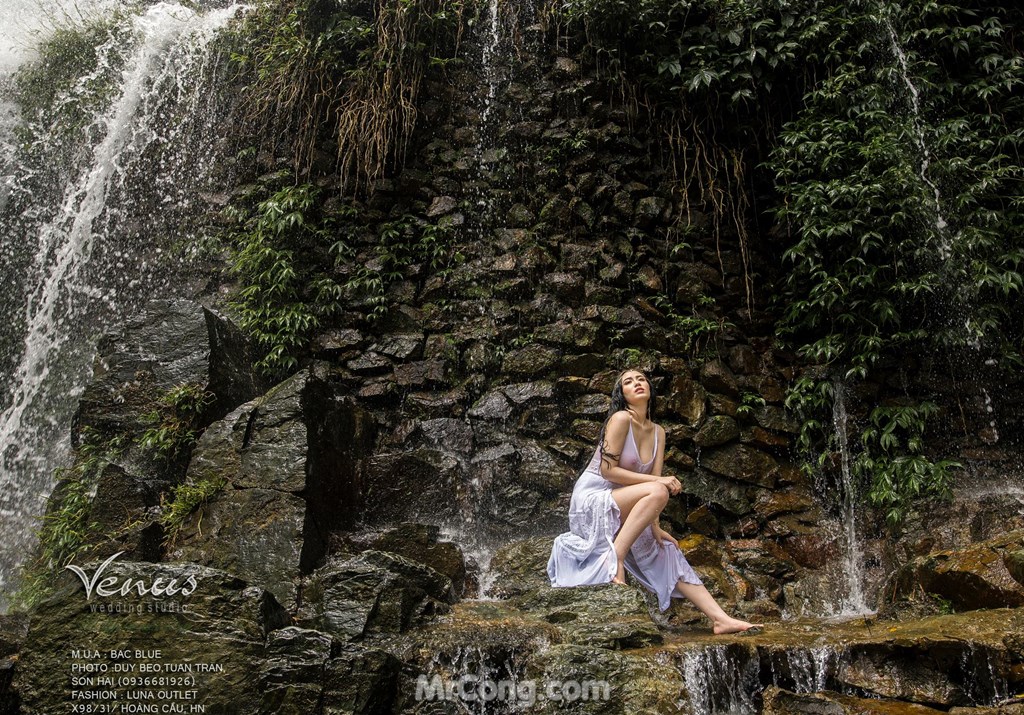 Linh Miu boldly let go of her chest in a set of photos taken under a waterfall photo 1-15