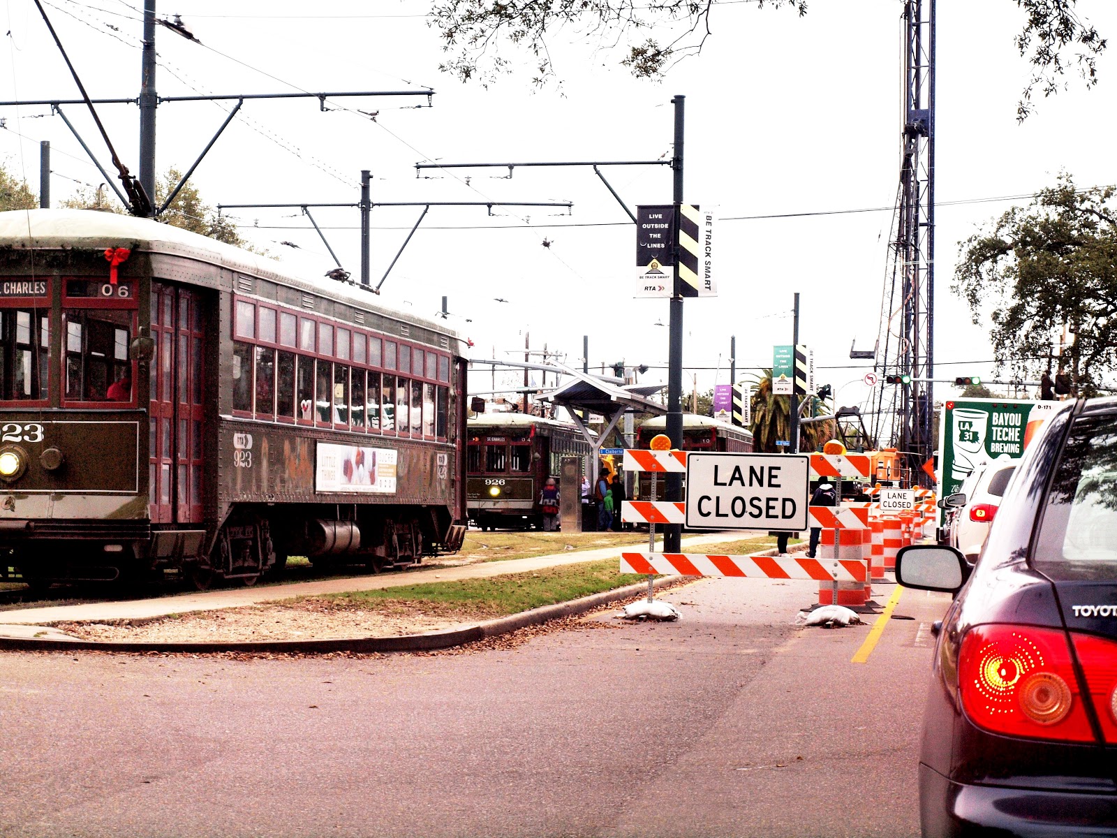 angels and people, life in New Orleans on Carrollton approaching Claiborne