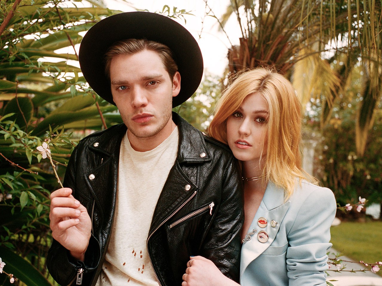 Dominic Sherwood et Katherine McNamara Photoshoot 2016 Nylon