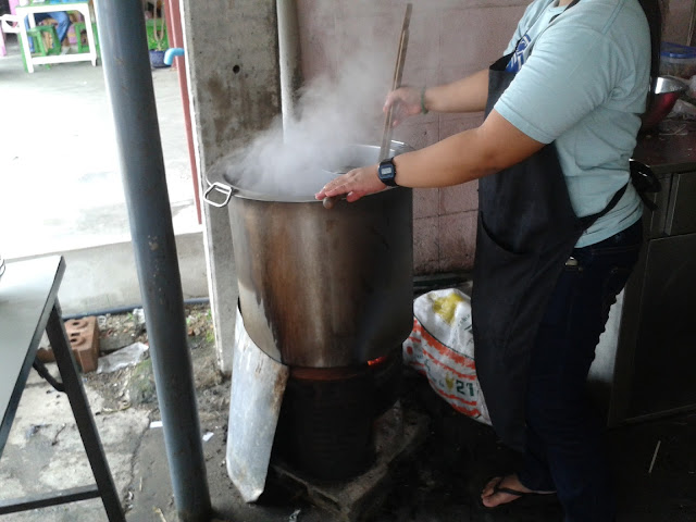 เตาถ่าน ก๋วยเตี๋ยวเรือ 10 บาท