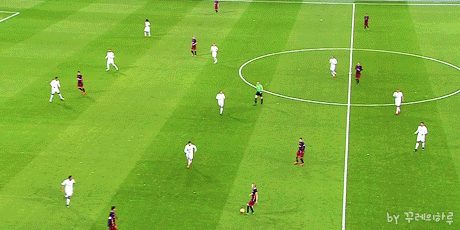 베르나베우에서 기립박수 받는 바르샤 선수.gif | 인스티즈