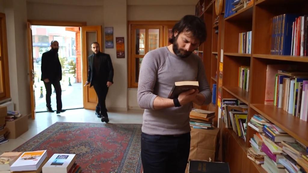 Elif odcinek 581: Melek rzuca pracę w szwalni! Yusuf zostaje ugodzony nożem! [Streszczenie + Zdjęcia]