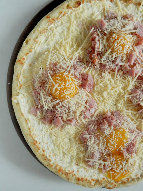 How to Turn a Frozen Pizza...Into a Breakfast Pizza...a few add-on's and this plain cheese pizza turns into a breakfast pizza! (sweetandsavoryfood.com)