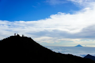 Afternoon Plawangan Senaru an altitude 2641 meters - Mount Rinjani