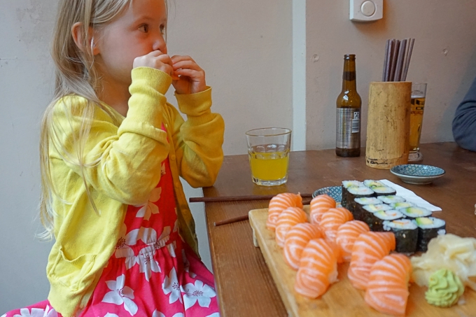 Aiko Sushi Berliinissä lasten kanssa