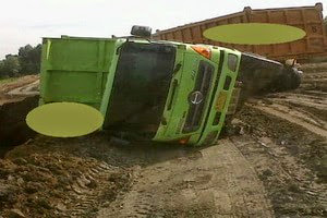 Penggolongan Cidera Berdasarkan KepMen 555 | Blog Mas Dory Gambar Insident 2 Dumptruck | Blog Mas Dory