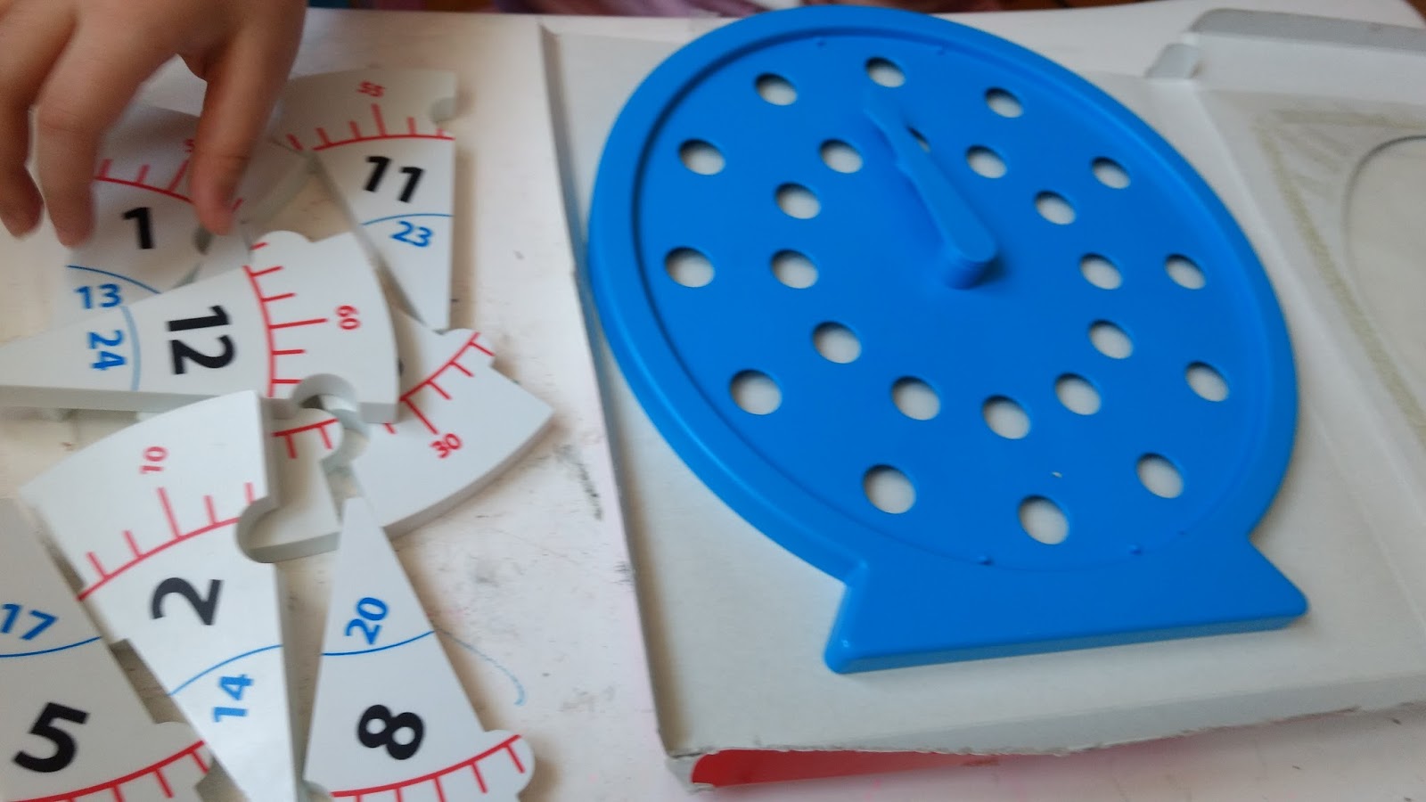 Çocuğumla Eğlenirken Saatler öğretme oyunu