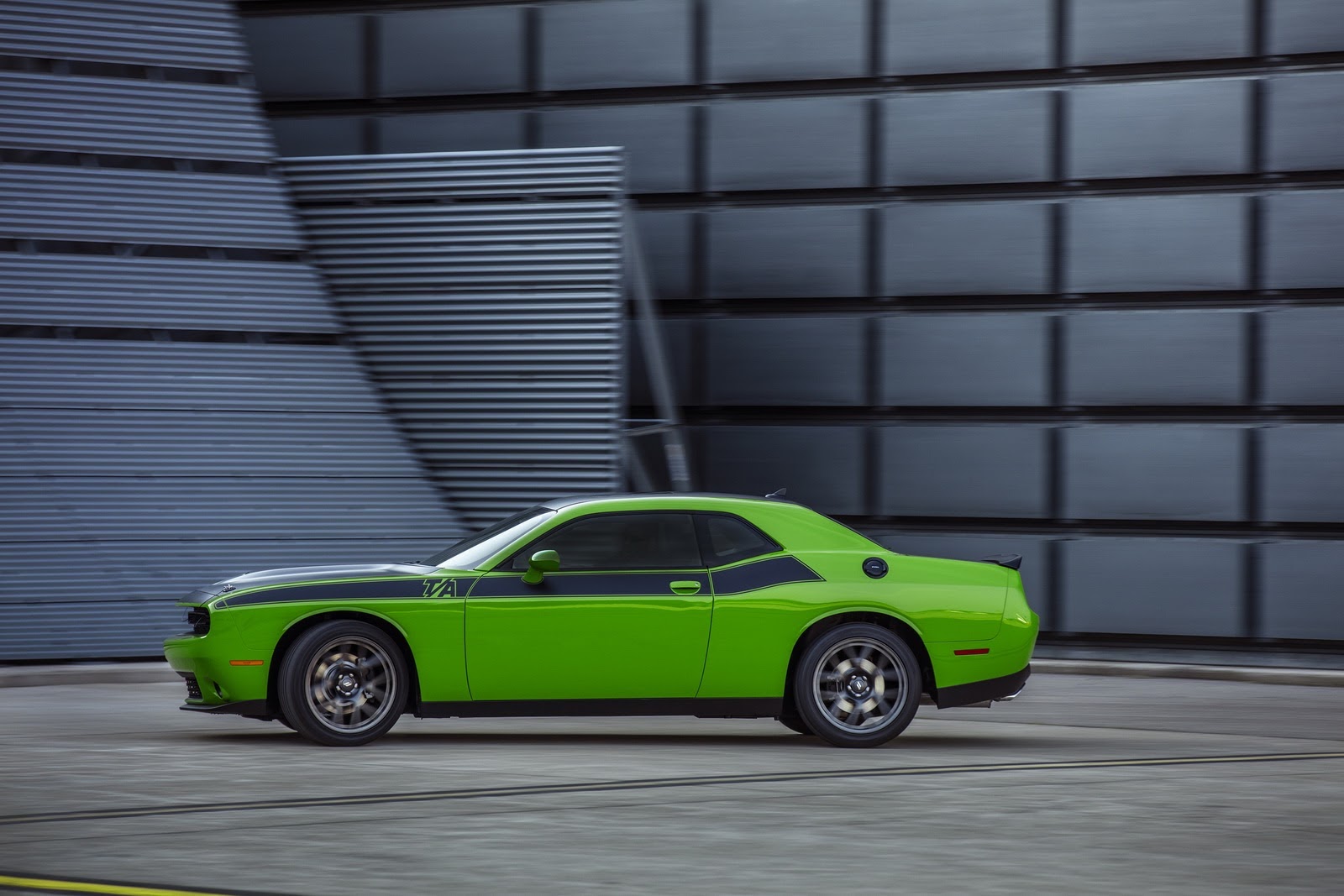 Dodge challenger hellcat 1000hp. Challenger 100. Challenger 100. Challenger 100. Додж челленджер белый 2016.