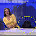 Penyampai TV terkejut, anjing tiba-tiba muncul di sebelahnya