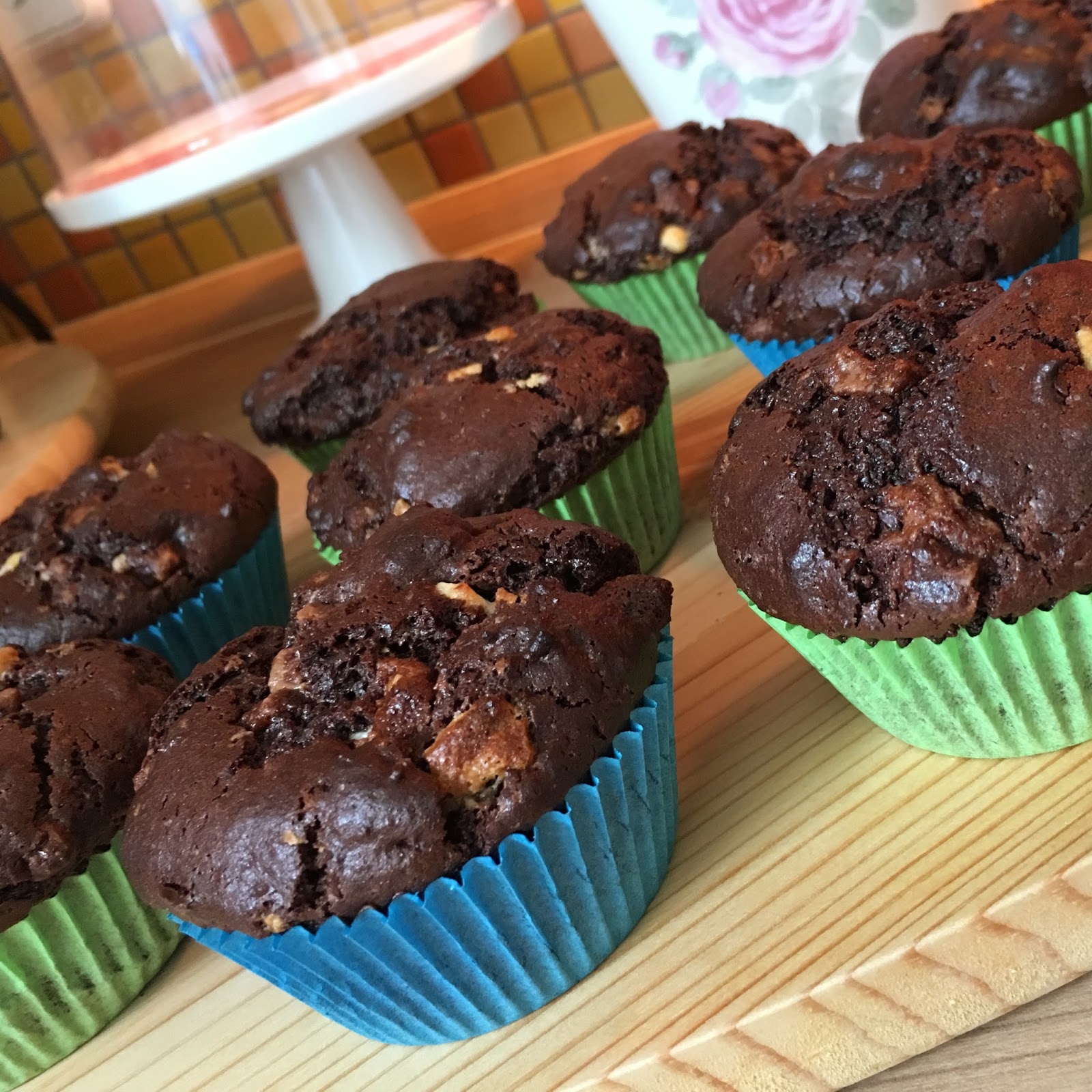 Bol Çikolatalı Muffin Tarifi Bol Çikolatalı Muffin Tarifi