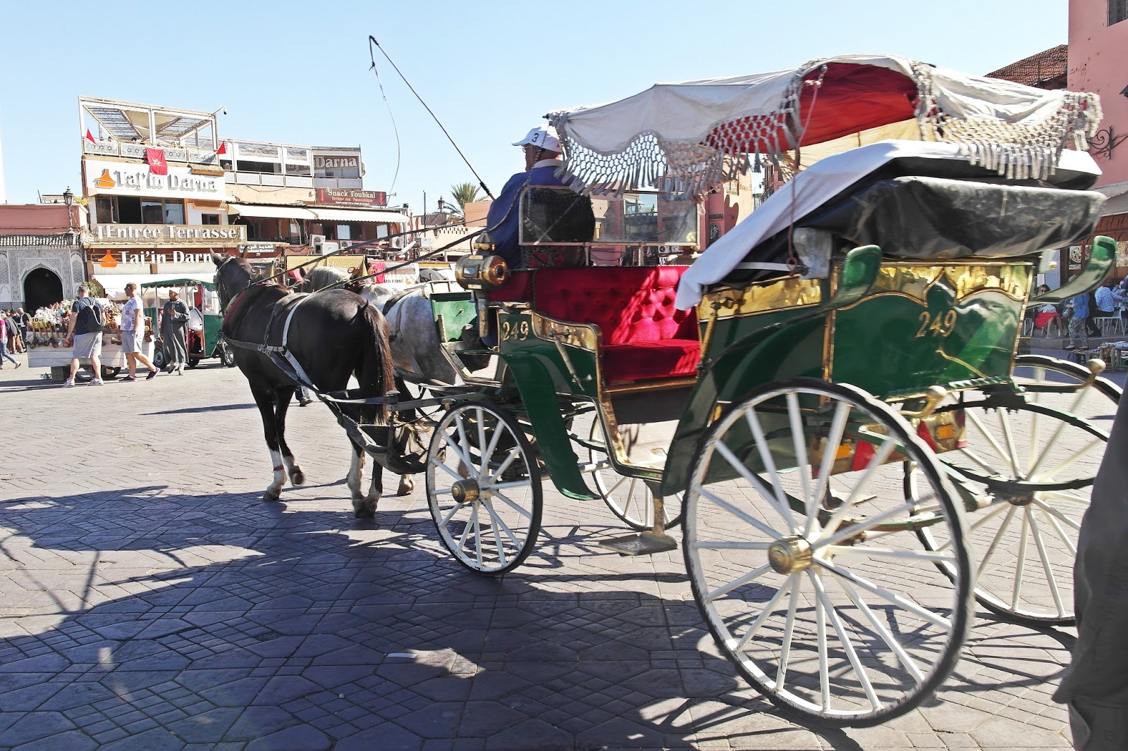 látszó nő marrakech