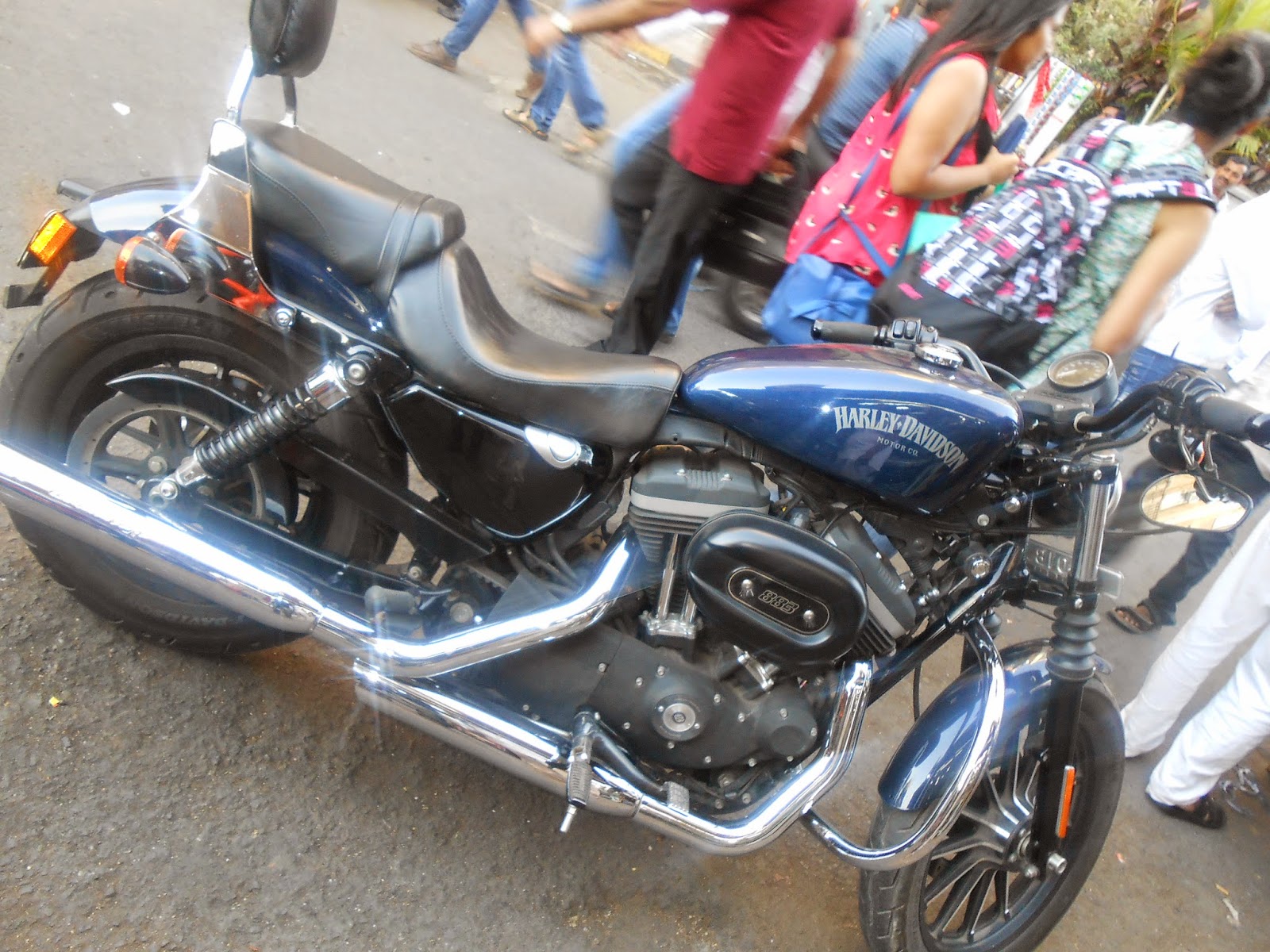 Automaniac: HARLEY DAVIDSON IRON 883