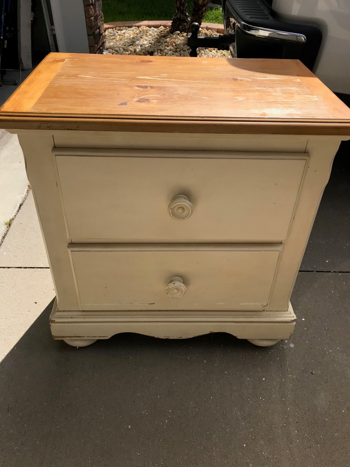 11 Nightstand Makeover with Magnolia Home Chalk Paint (for Kilz Brand)