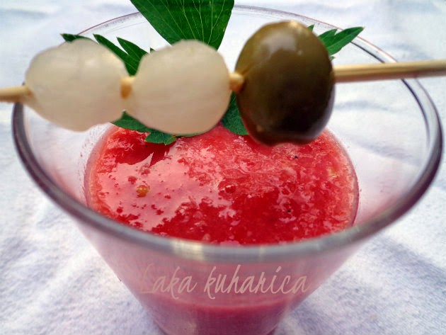 Djevičanski svježa Bloody Mary ☆ Virgin fresh Bloody Mary Virgin fresh Bloody Mary by Laka kuharica: refreshing and zesty drink ideal when summer tomatoes are at their peak.