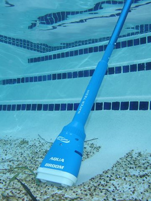 POOL VACUUM CLEANERS: Learn How Swimming Pool Vacuum Cleaners Work