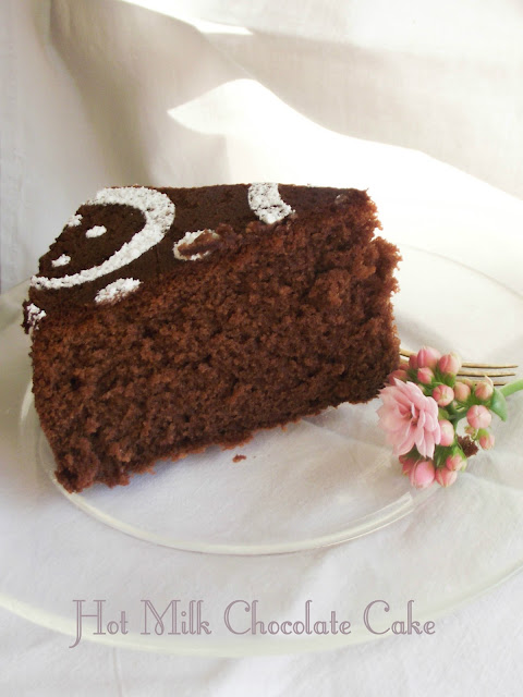 torta al latte caldo e cioccolato (hot milk chocolate cake)-la versione definitiva della torta al cioccolato