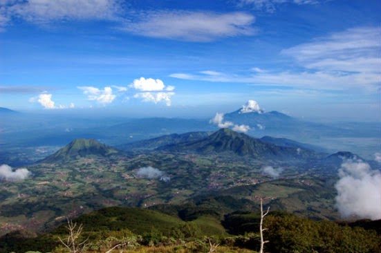 Taman Nasional Gunung Merbabu : Menapaki Keindahan Senja Di Puncak