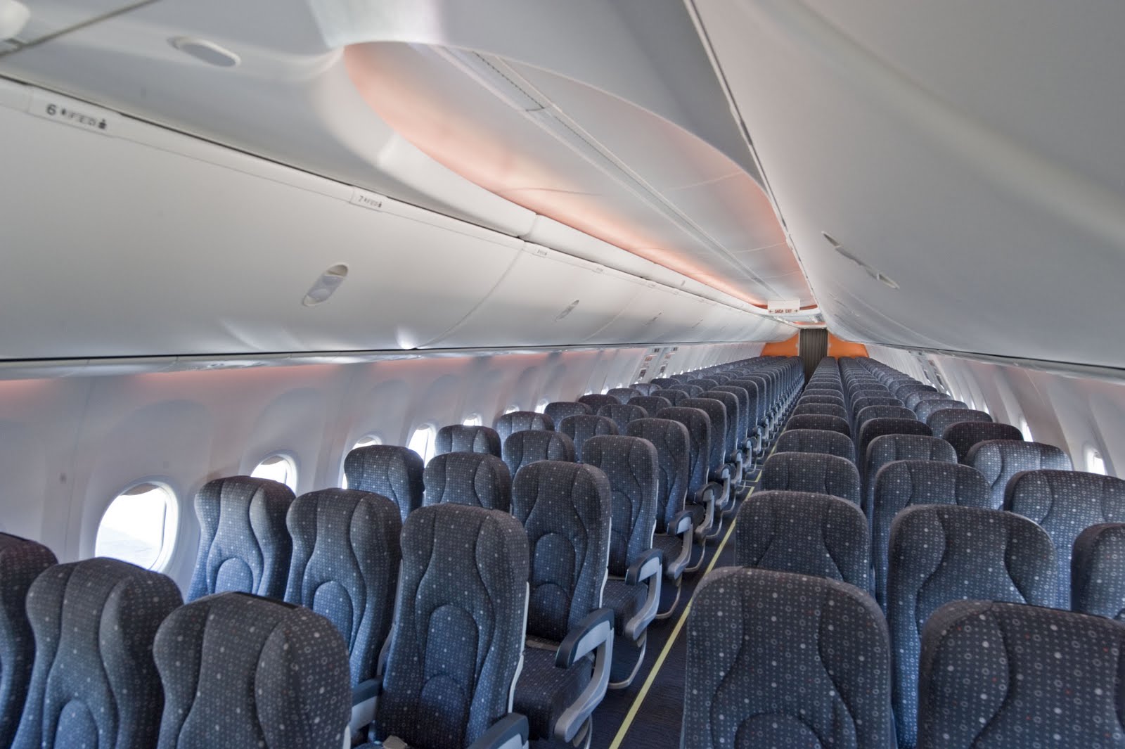Boeing 737 781. Боинг 737 Аэрофлот салон. Боинг 737-800. Самолёт Boeing 737-800. Boeing 737 Sky up салон