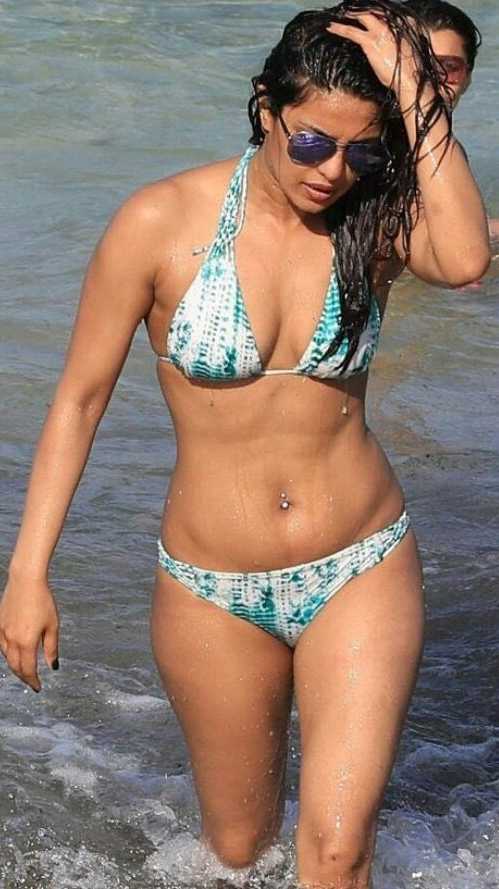 Priyanka chopra sexy cleavage