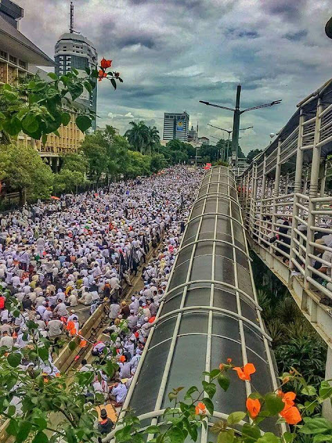 Rangkuman Foto dan Video dalam Aksi Bela Islam Jilid III Rangkuman Foto dan Video dalam Aksi Bela Islam Jilid III