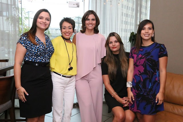 Ejecutivos de Grupo Familia presenta nueva gerente para República Dominicana