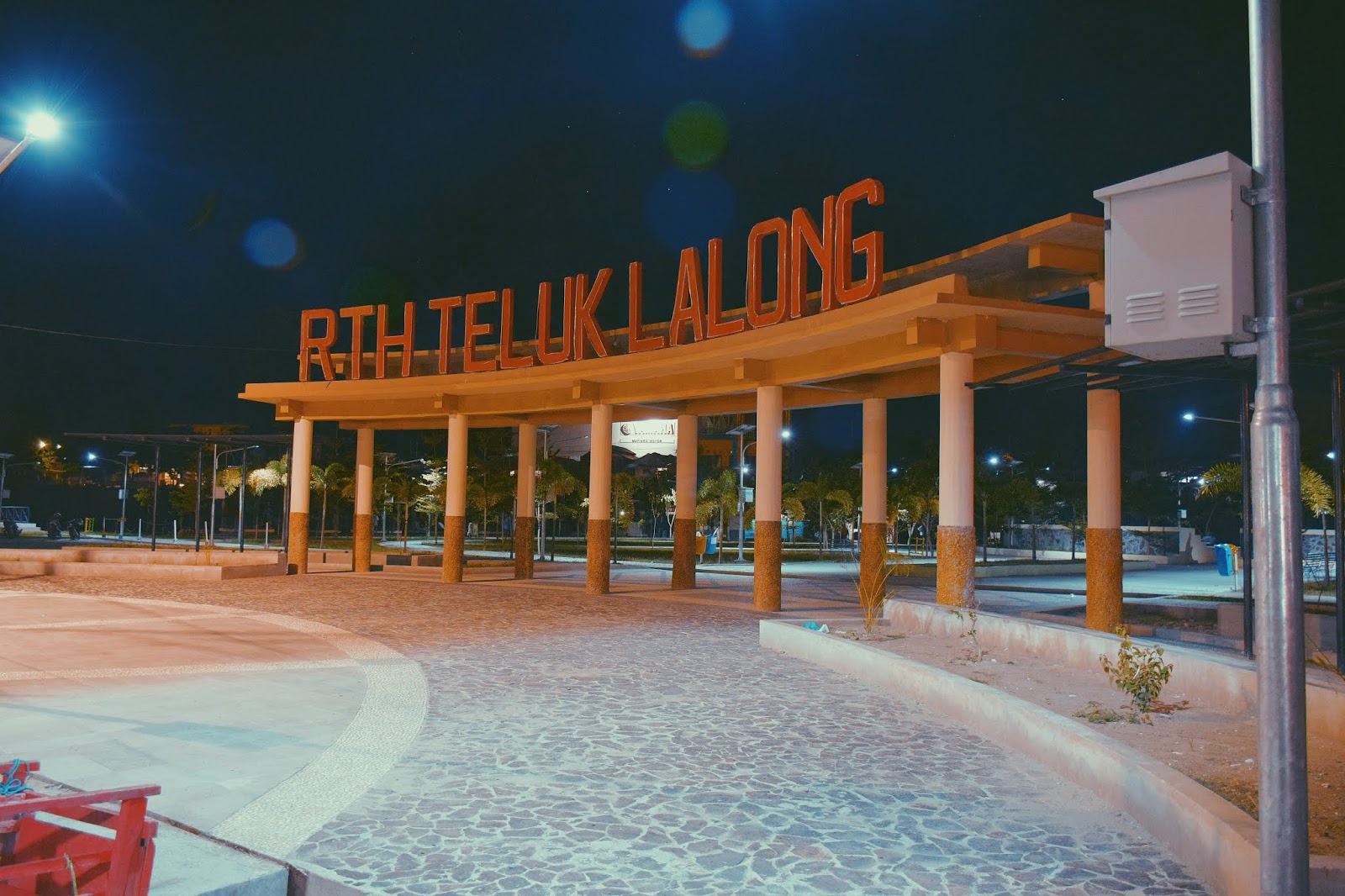 Teluk Lalong Luwuk, Wisata Tepian Pantai