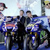 Motomondiale. Nuova Yamaha M1 2016, Rossi e Lorenzo fredda stretta di mano