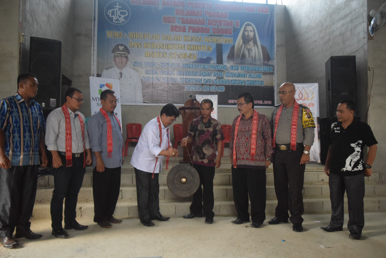 Abdul Supriyadi Membuka Seminar Dan Kebaktian Kebangunan Rohani Kkr Gereja Gkii Kanaan Di Desa Panggi Ruguk Suarasintang Com