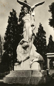 Monumento agli eroici Squadristi milanesi.