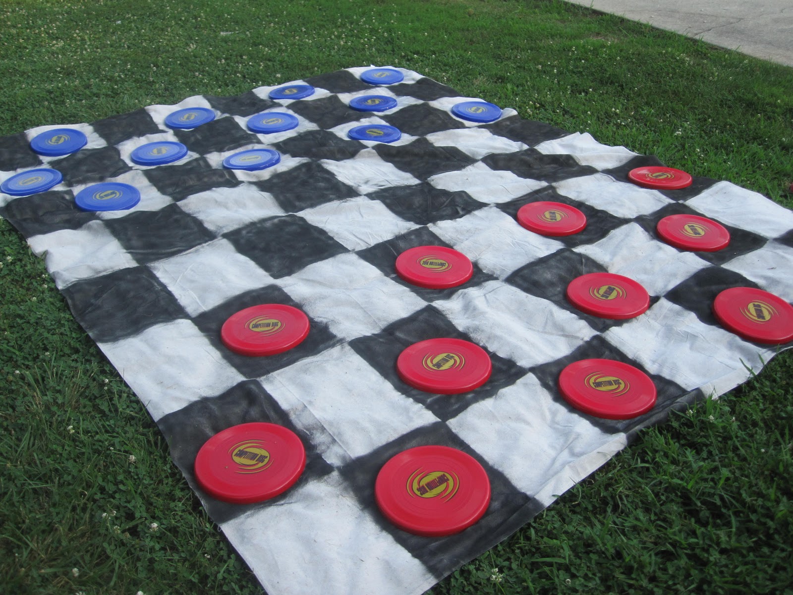 Diy Giant Checkers : Awesome DIY Outdoor Games with Cricut – DWJVE