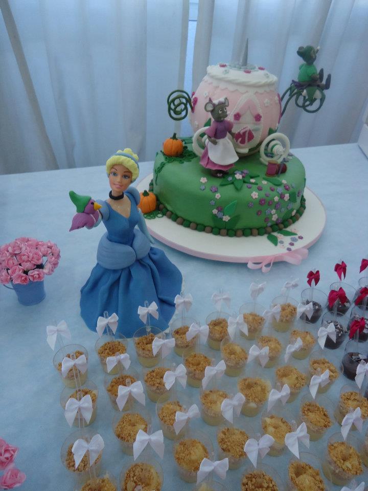 Bolos de Pasta Americana Bolos Personalizados Cupcakes Brigadeiro