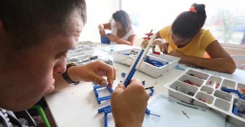 Niños con habilidades especiales reciben conocimientos sobre robótica - www.munlima.gob.pe Niños con habilidades especiales reciben conocimientos sobre robótica - www.munlima.gob.pe